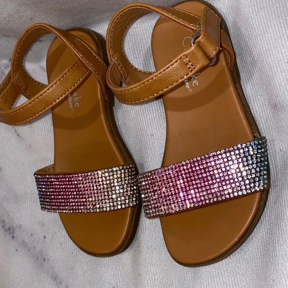 Sandals - Picture 2 of 3